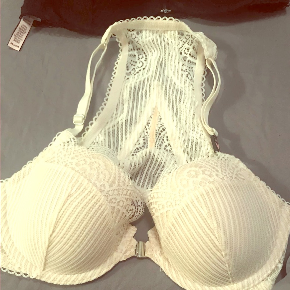 Victoria’s Secret front clasp bra
